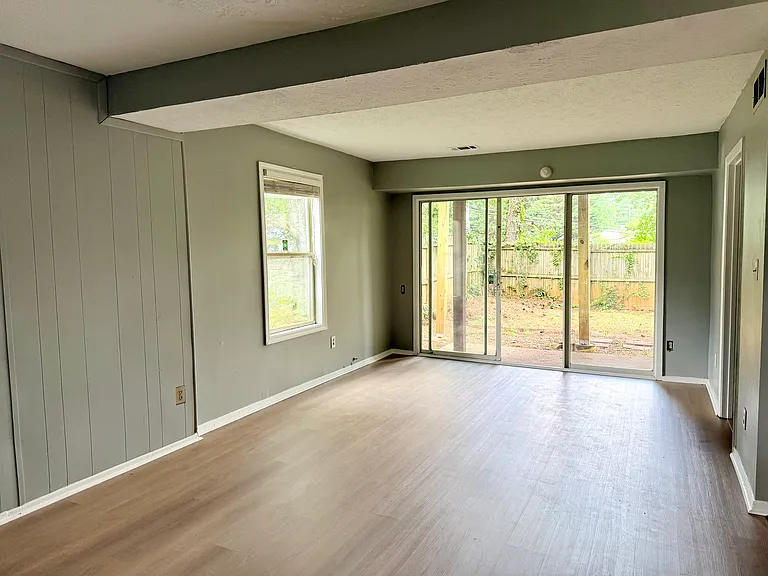 100 Yately Ct — Photo 8