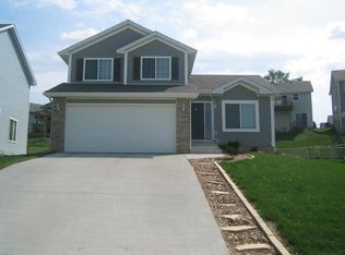 1396 Woolridge Dr, Coralville, IA 52241