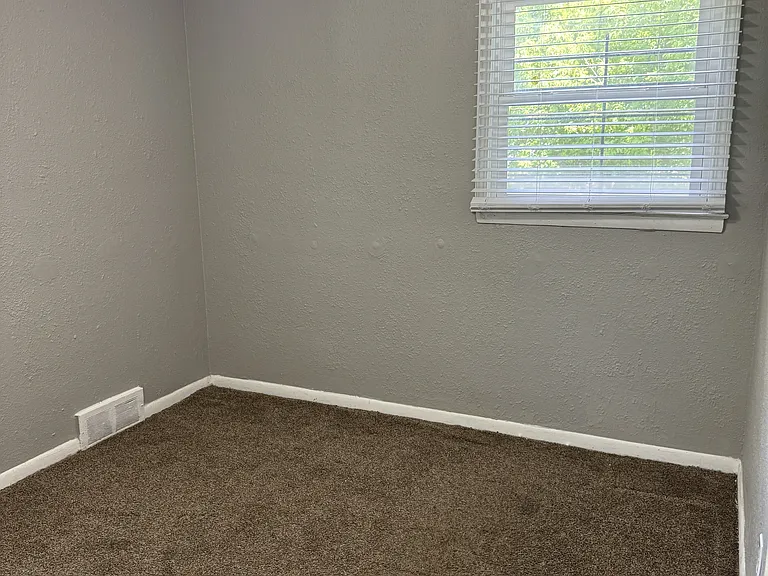 20246 Bloom St — Photo 8