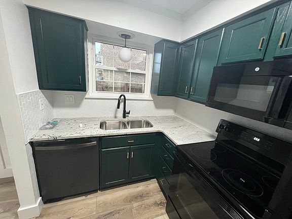 3rd image of 420 Walton Ln APT C13