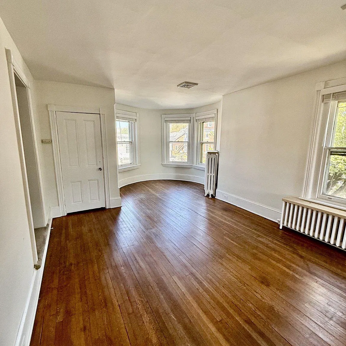 2 bed, 1.5 bath, 1200 sqft, $2,500 — Photo 2