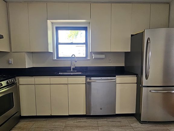 2nd image of 45-05 Astoria Blvd N #2A