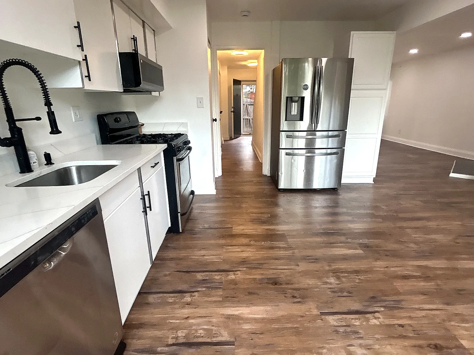 3 bed, 2.5 bath, 1525 sqft, $2,800 — Photo 3