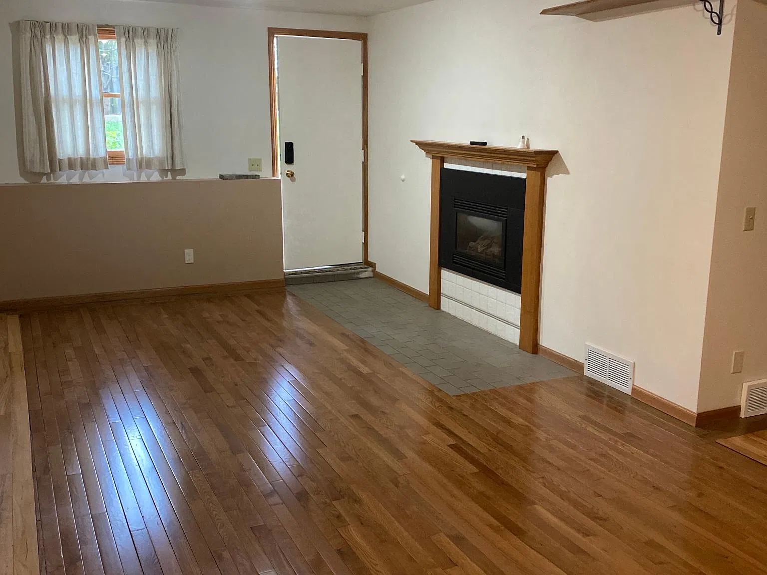 4 bed, 2255 sqft, $3,400 — Photo 3