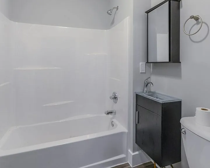 1823 Quincy St NE — Photo 3