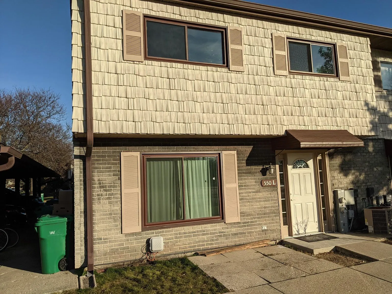 3 bed, 1200 sqft, $2,200 — Photo 1