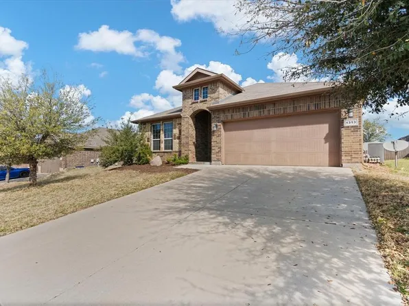 1313 Meadowlakes Dr, Azle, TX 76020