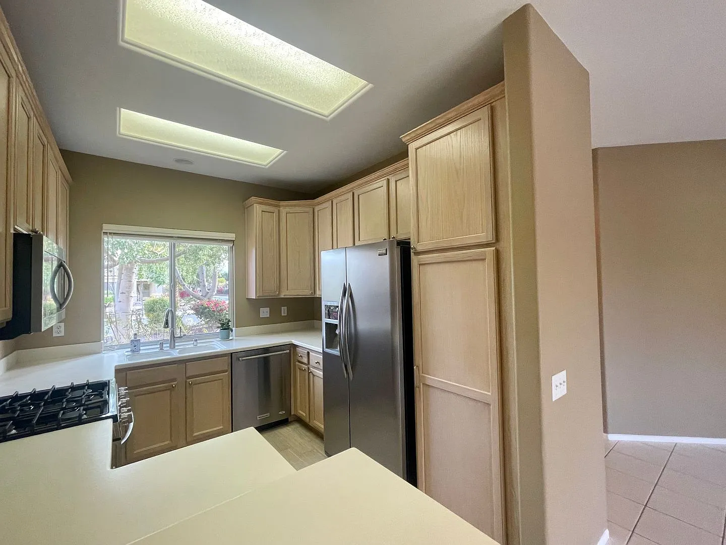 Available Now! 2 Bedroom 2 Bathroom Home In 55+ Sun City Community In Palm Desert ! — Photo 4