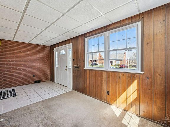 4th image of 5573 Surrey Ave