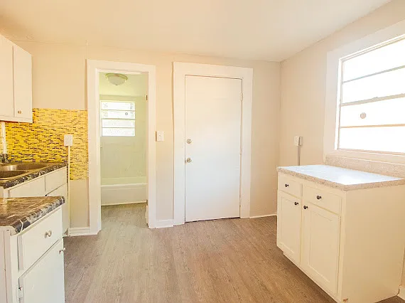 3 bed, 876 sqft, $750 — Photo 3