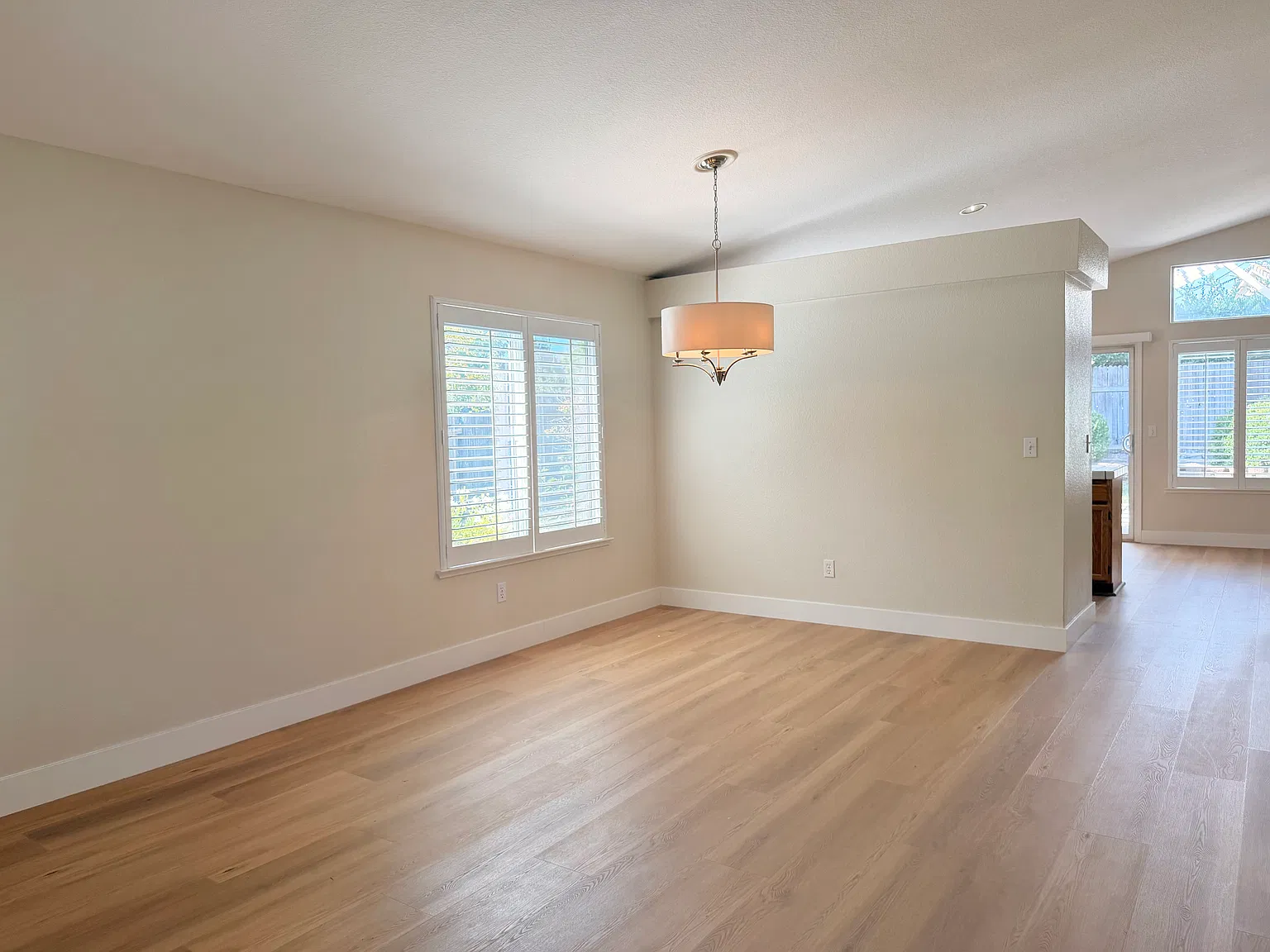 3 bed, 1316 sqft, $2,645 — Photo 2