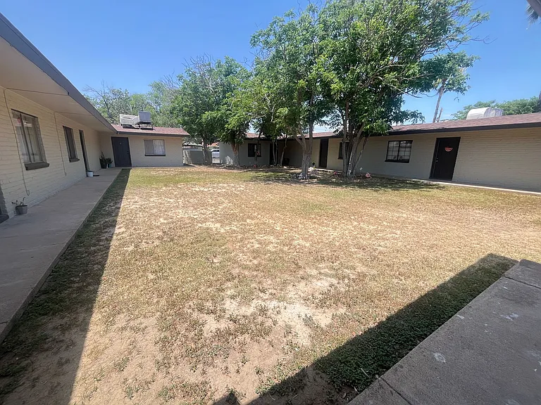 Retama Apartments — Photo 9