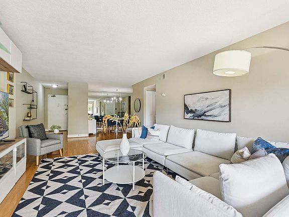 3rd image of 1300 Army Navy Dr APT 514