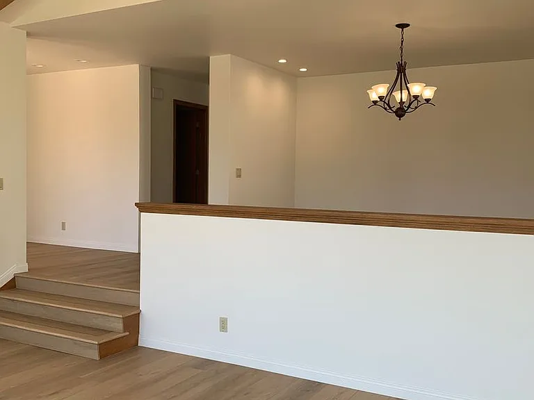 3747 Lincolnwood Dr — Photo 5
