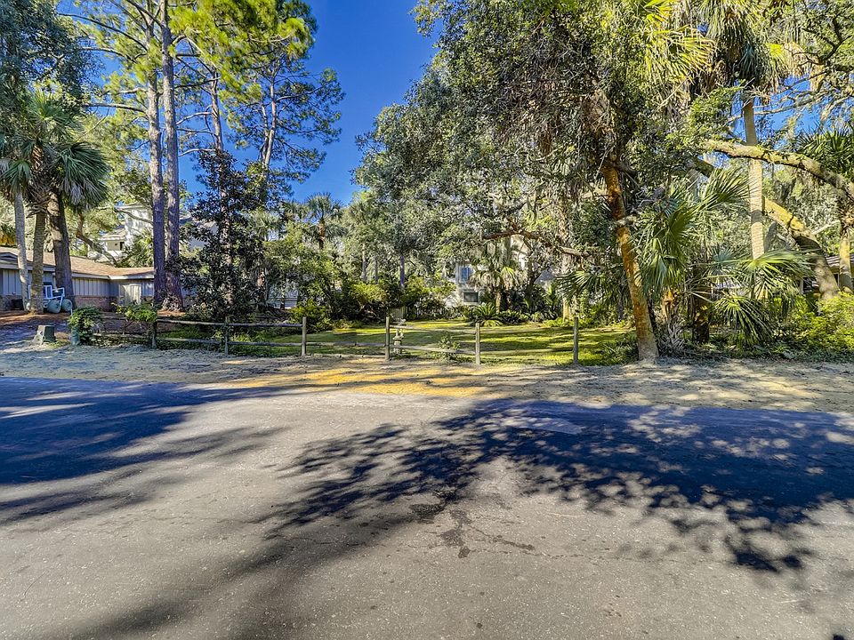 1st image of 4 Elderberry Ln
