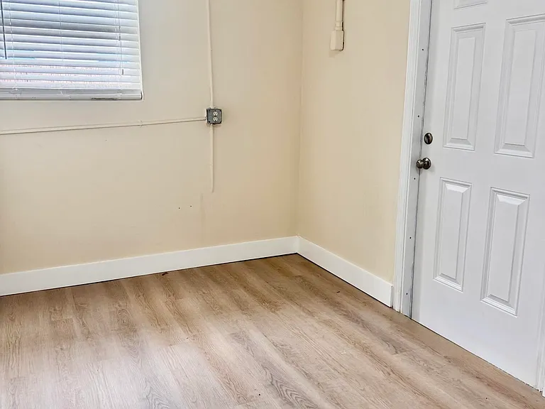 3112 SE 1st Pl — Photo 17