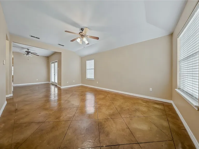 6633 Rhine Dr #B — Photo 2