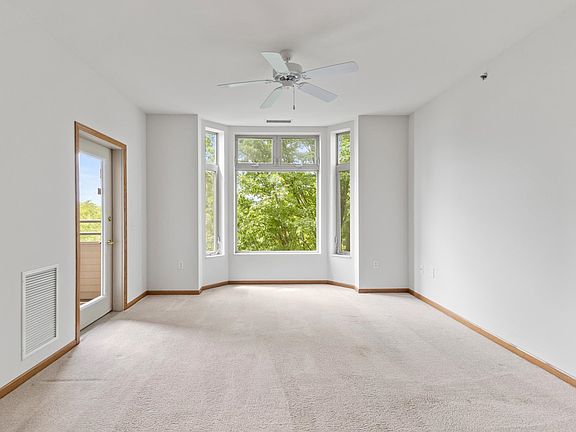 3rd image of 301 Harbour Town Dr APT 332