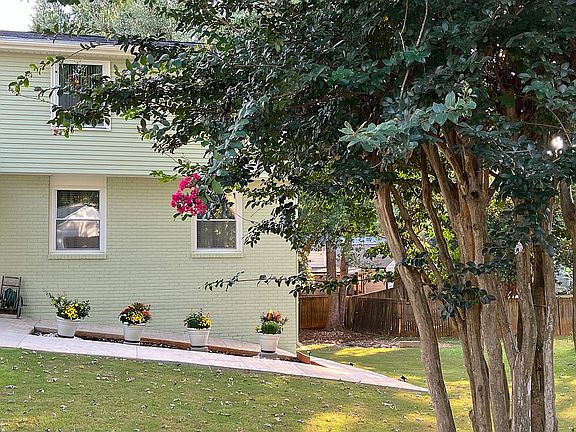 4th image of 660 Singing Hills Ct