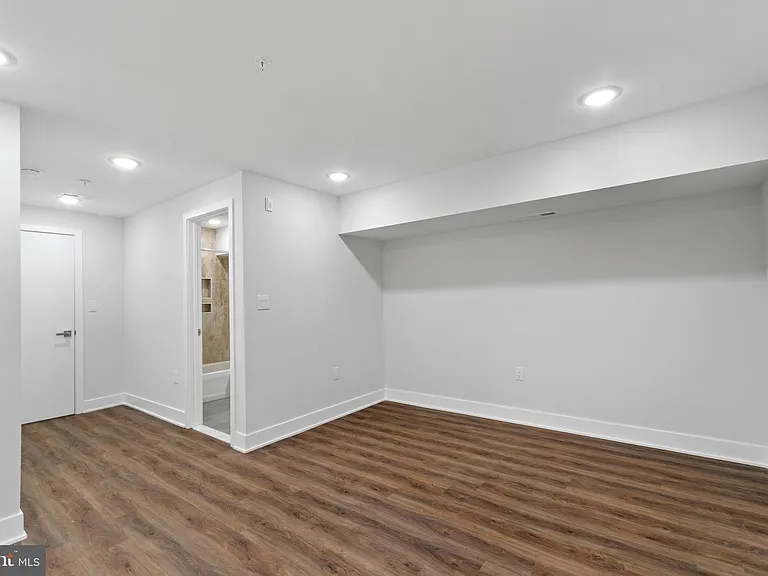 321 W Berks St #1 — Photo 12