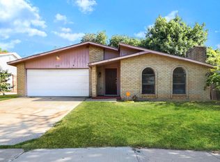 1712 Country Manor Rd, Fort Worth, TX 76134