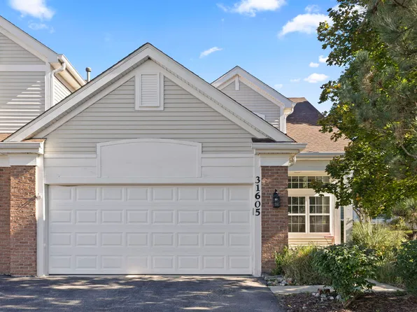 31605 Kline Cir, Warrenville, IL 60555