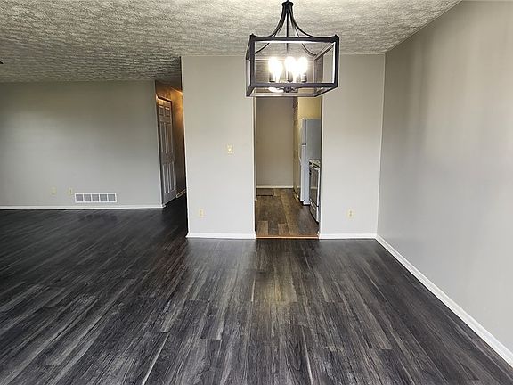 5th image of 2766 Lexington Ave NW