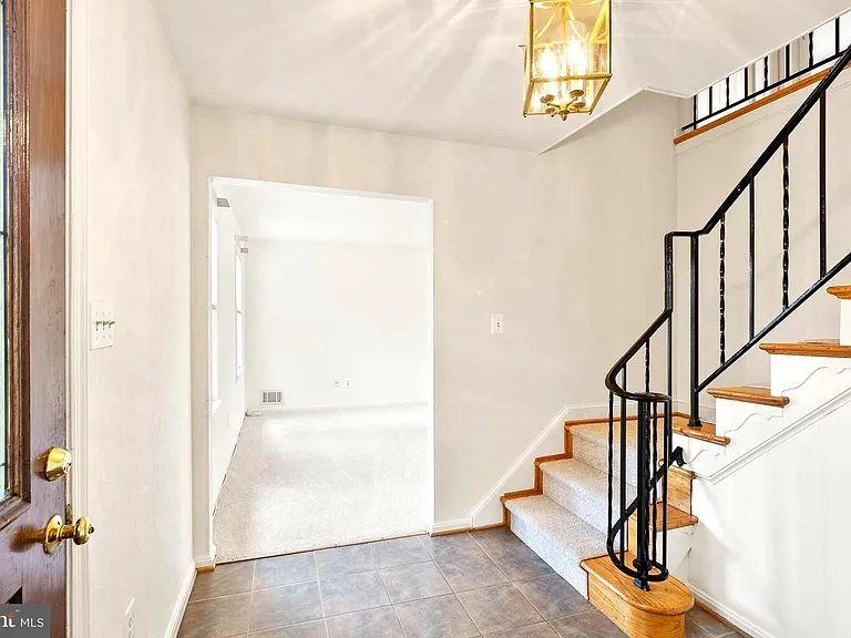 7109 Davis Ct — Photo 5