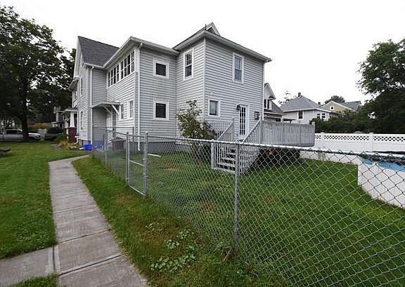 2nd image of 1006 Lincoln St