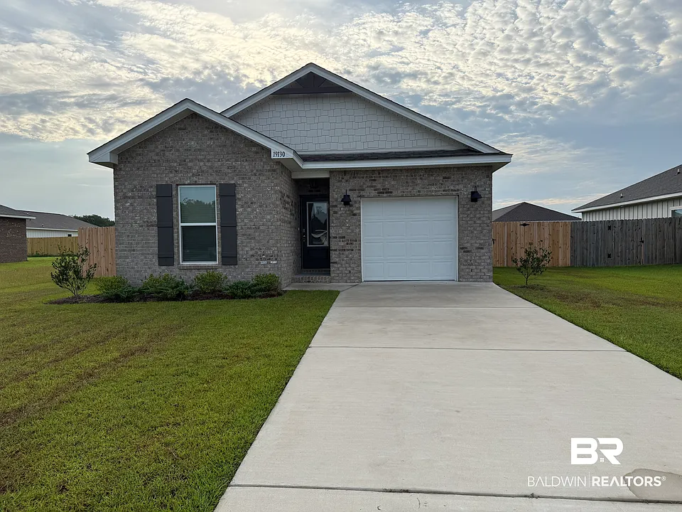 19130 Treehill Ln