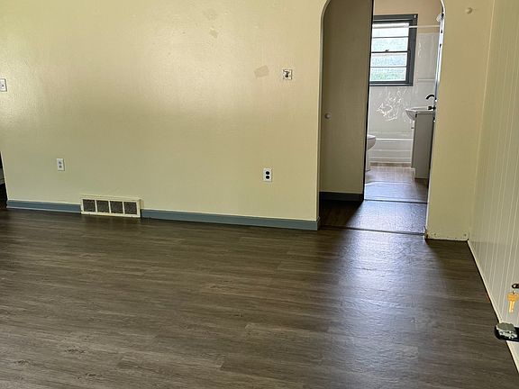 5th image of 308 Watson Ave