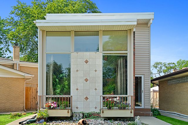 1st image of 9032 Lincolnwood Dr