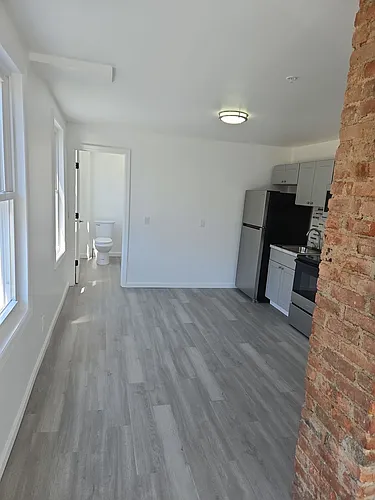 916 Wolcott Ave Photo 1