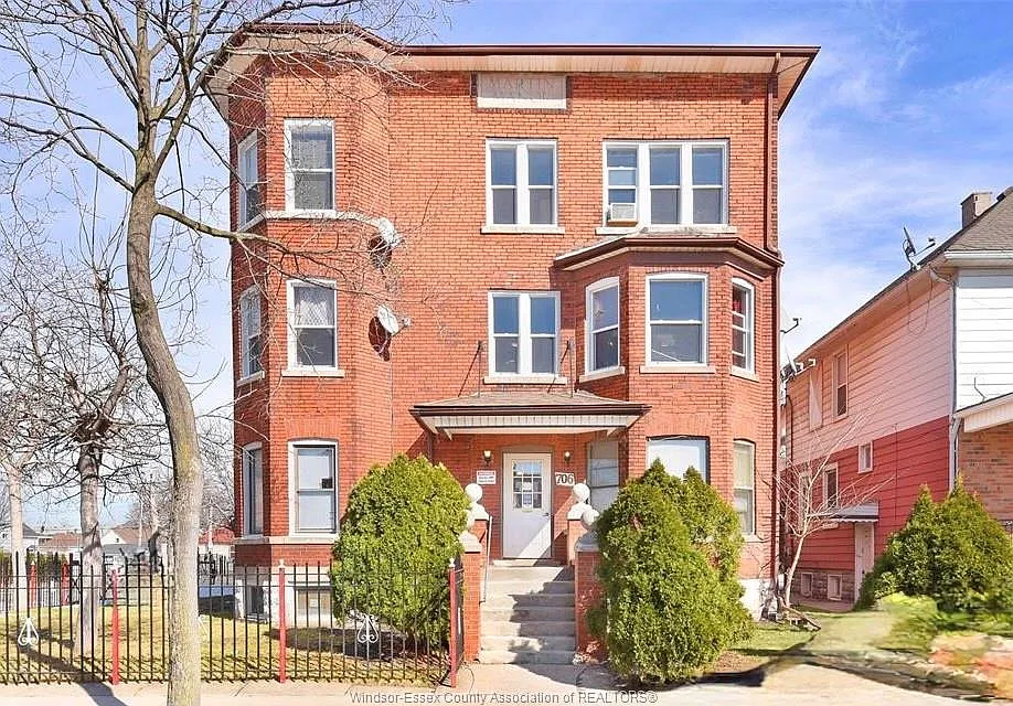 706 Marentette Ave #2