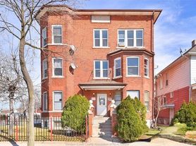 706 Marentette Ave