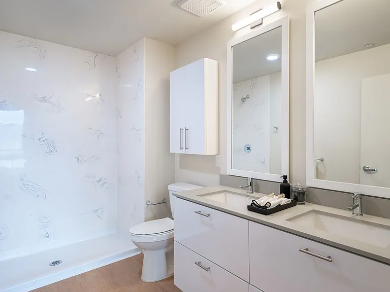 240 W Macarthur Blvd — Photo 35