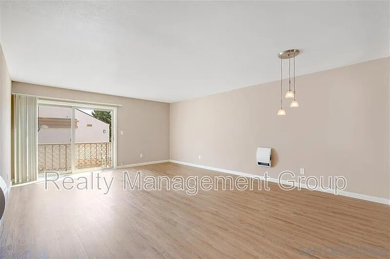 3 bed, 2.0 bath, 1094 sqft, $3,400 — Photo 4
