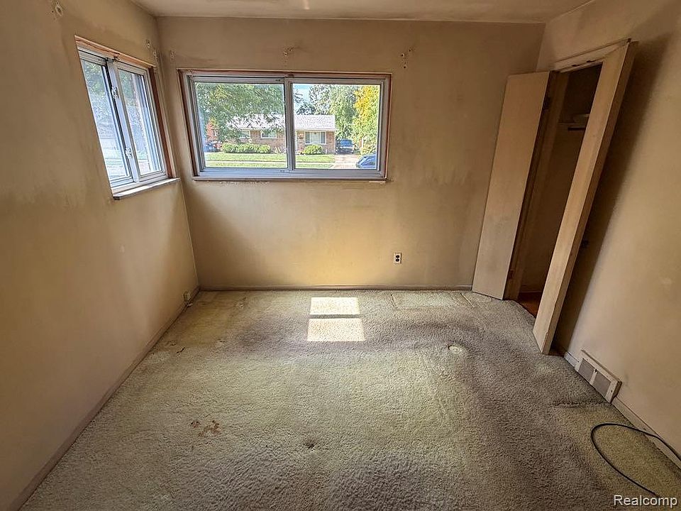20292 Greenview Ave, photo 11