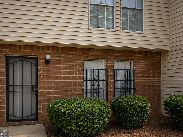 3168 Nectarine Cir — Photo 1