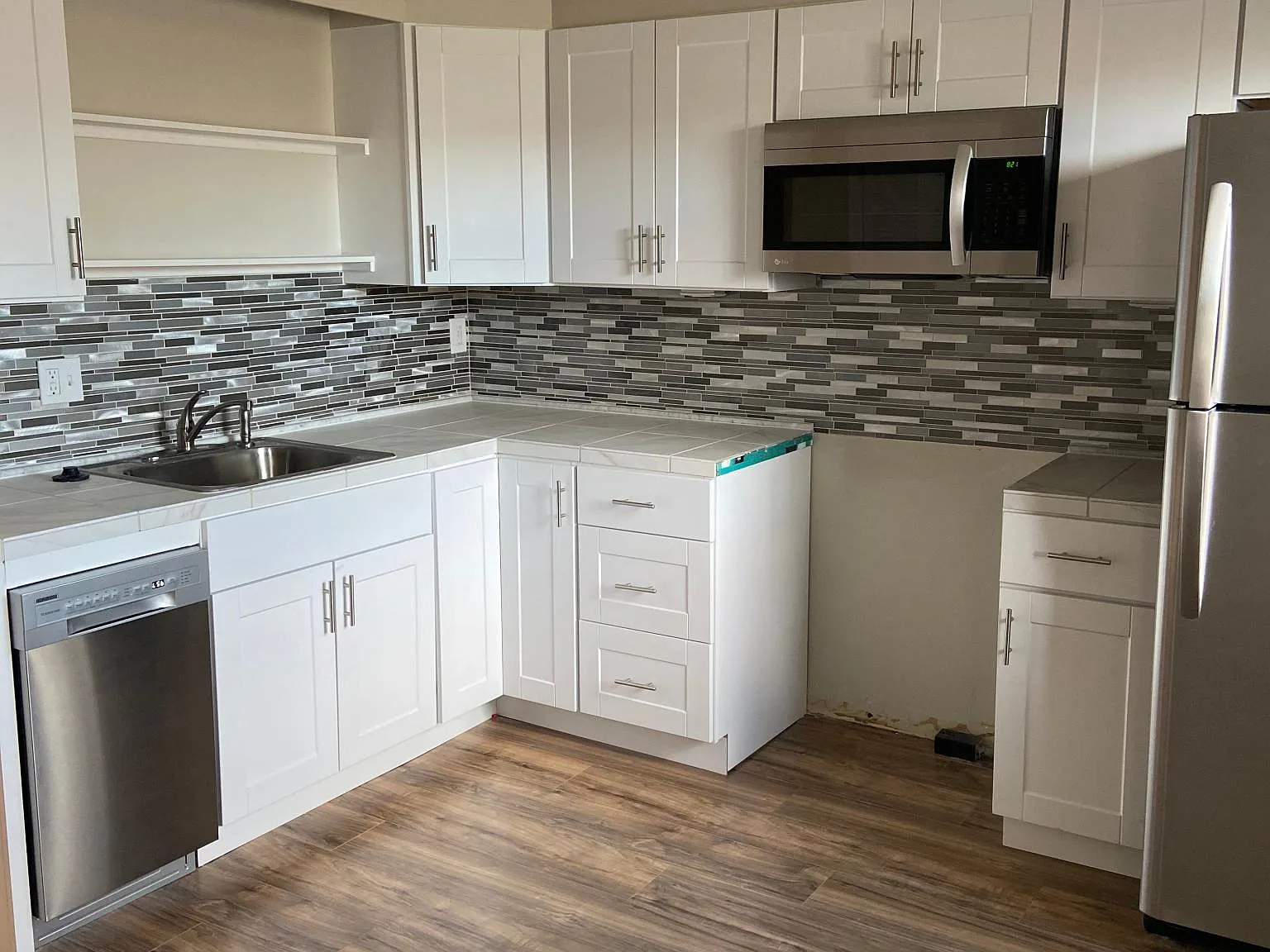 517 Anderson St — Photo 2
