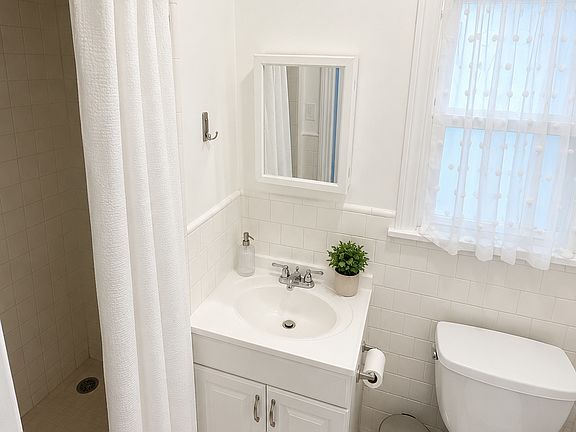 5th image of 160 1/2 N Arnaz Dr #160-1/2