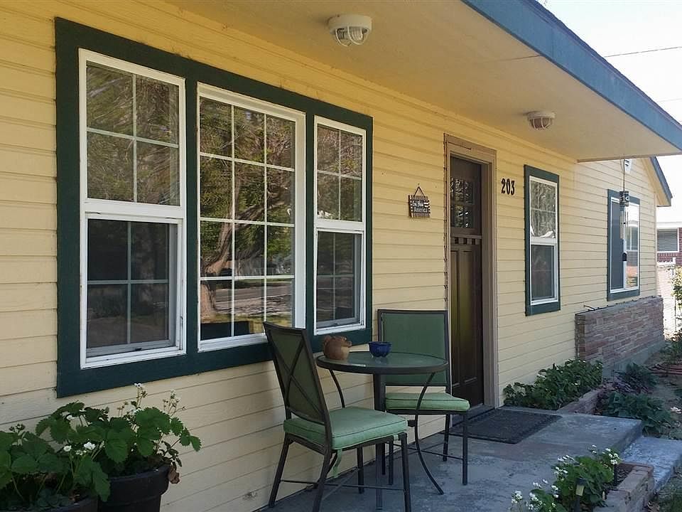1st image of 203 S Highland Dr