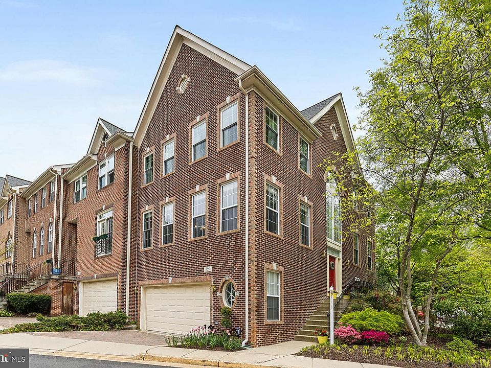 1st image of 100 Lounsbury Pl