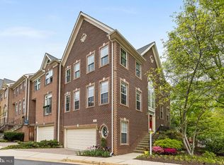 100 Lounsbury Pl, Falls Church, VA 22046