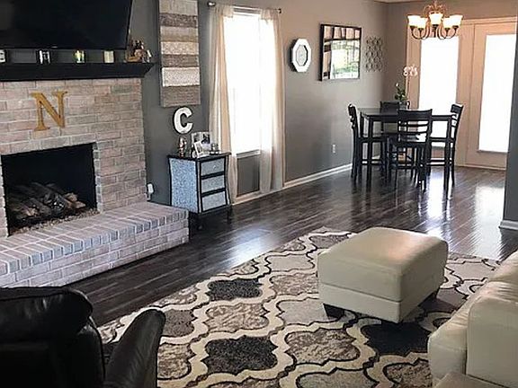 2nd image of 8 Pinedale Cir