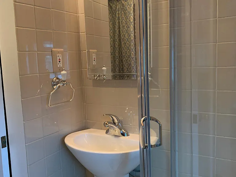 7 Kerr Ave #2 — Photo 24