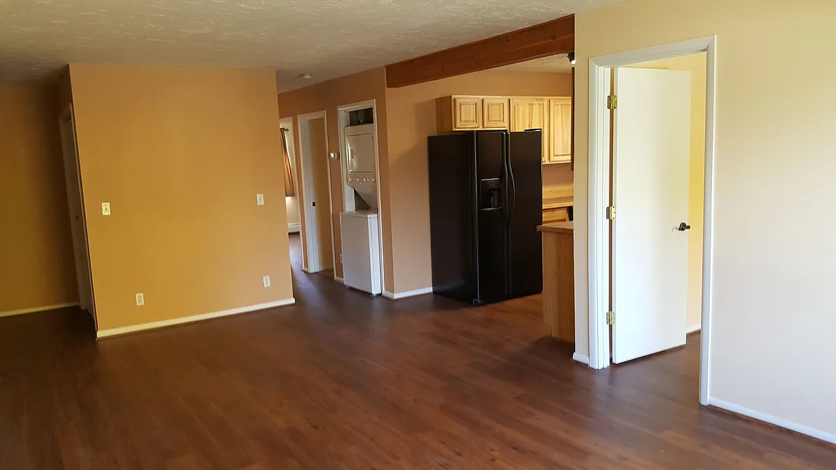 Building Photo - 216 Hemlock St #202
