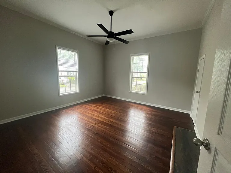 221 N Lee St — Photo 12