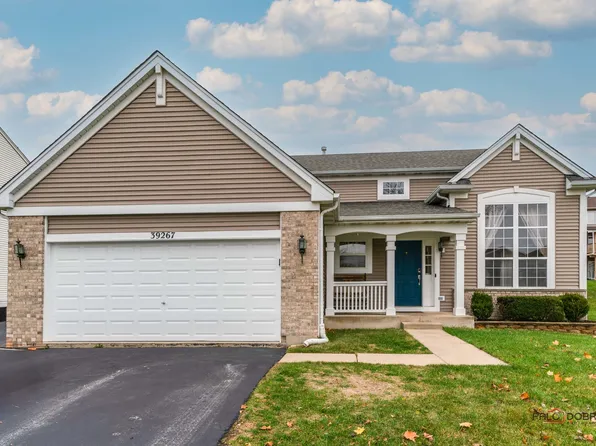 39267 N Queensbury Ln, Beach Park, IL 60083