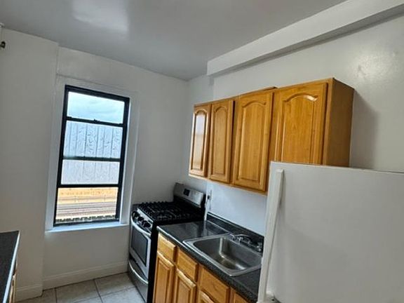 3rd image of 510 W 218th St APT 5A